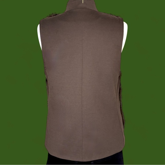 Ellen Tracy Brown Black Faux Fur Vest Size XS Gold Hardware Fitted Y2K Classy - Picture 8 of 16